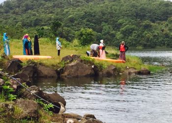 Sisters getting ready to go in Canoes